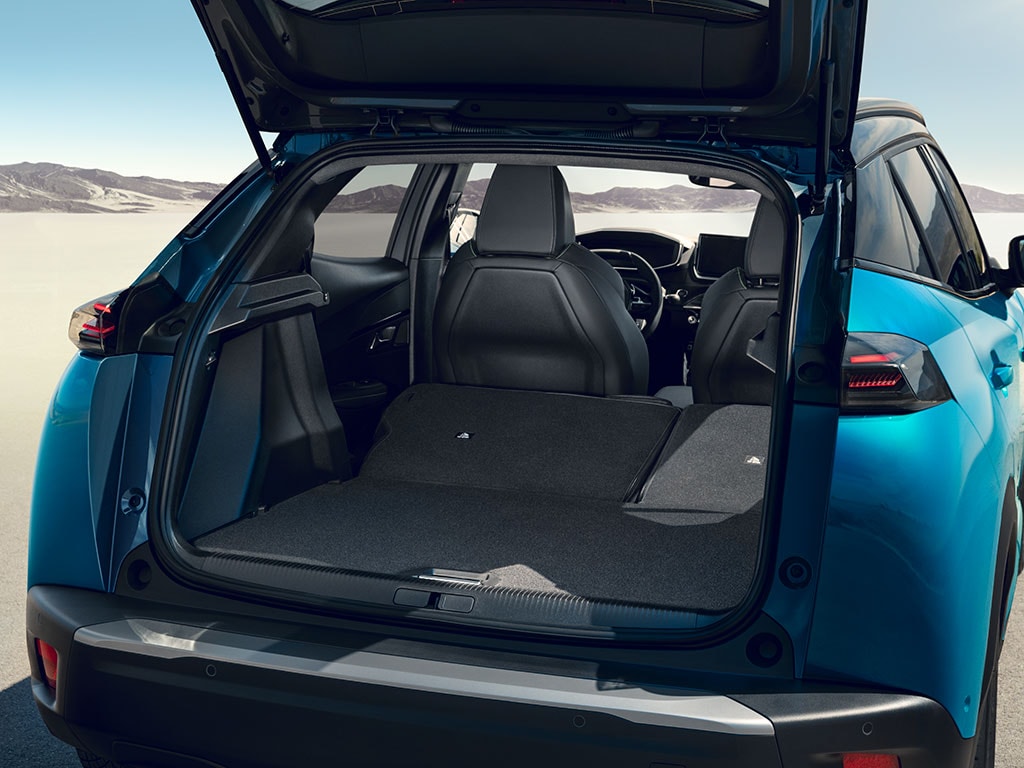Nouveau PEUGEOT E-2008 coffre à deux niveaux modulable