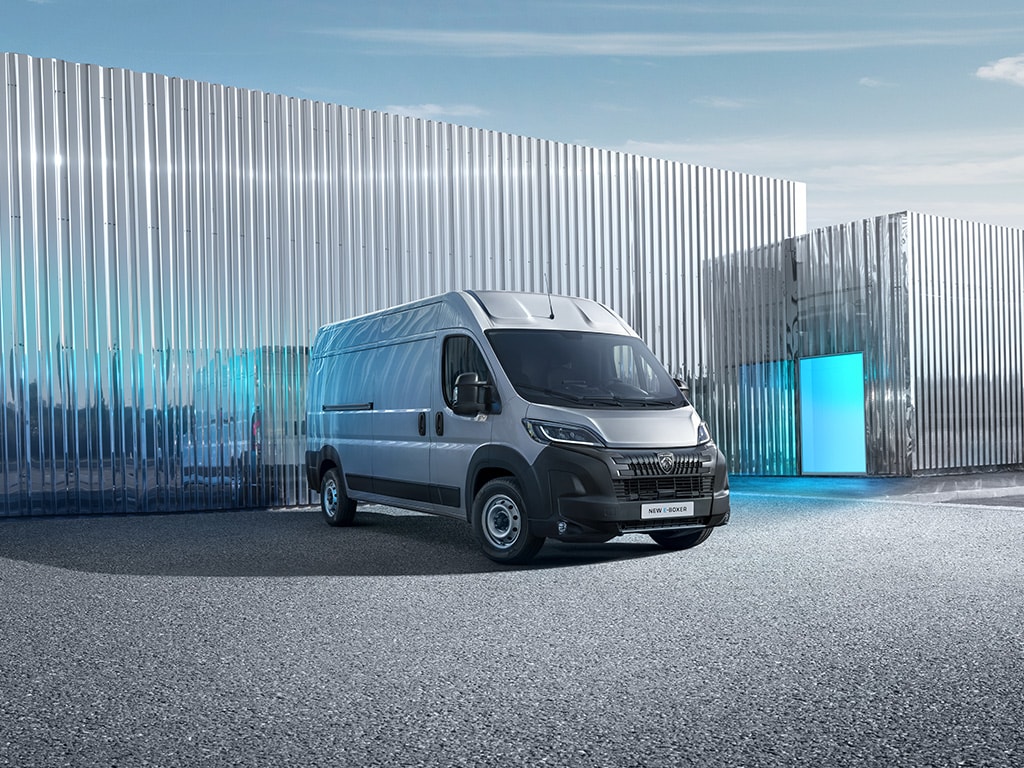 PEUGEOT E-BOXER vooraanzicht