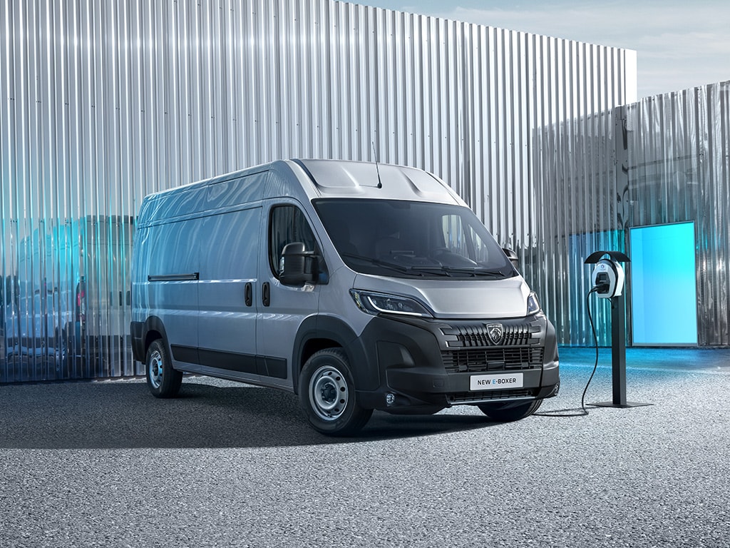 PEUGEOT E-BOXER met elektrisch oplaadpunt