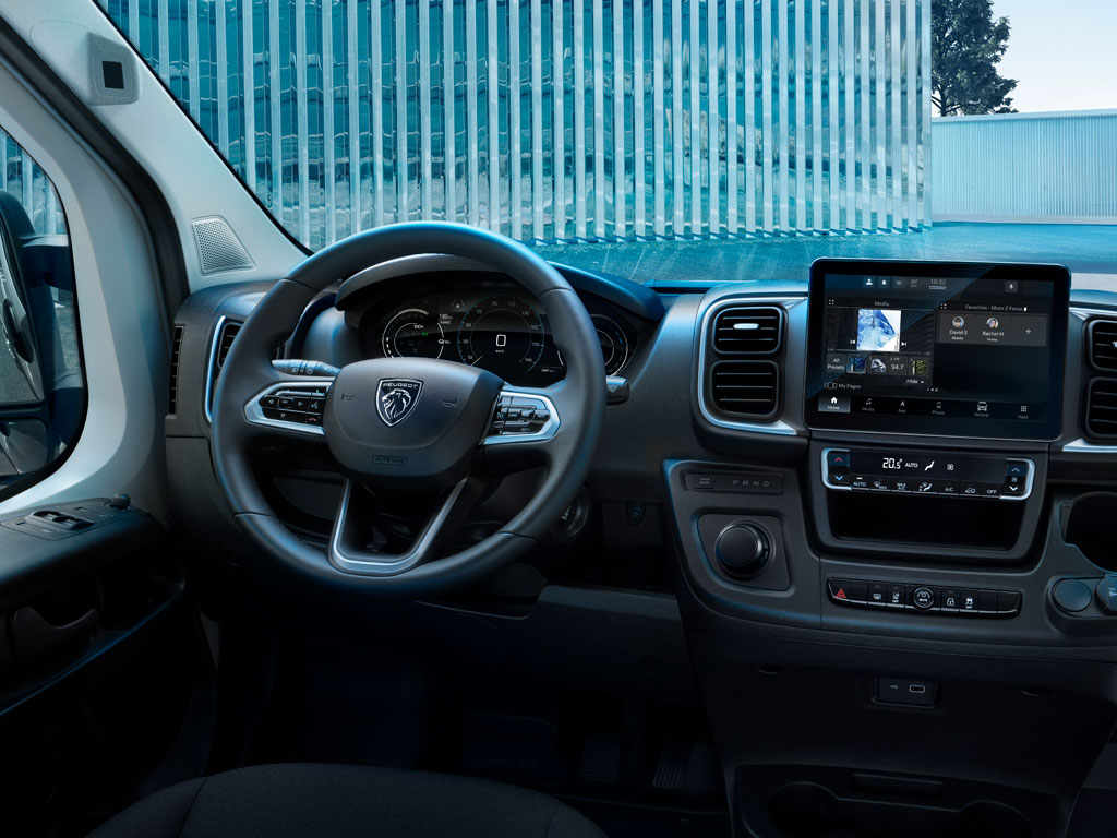 PEUGEOT E-BOXER bestuurderspositie
