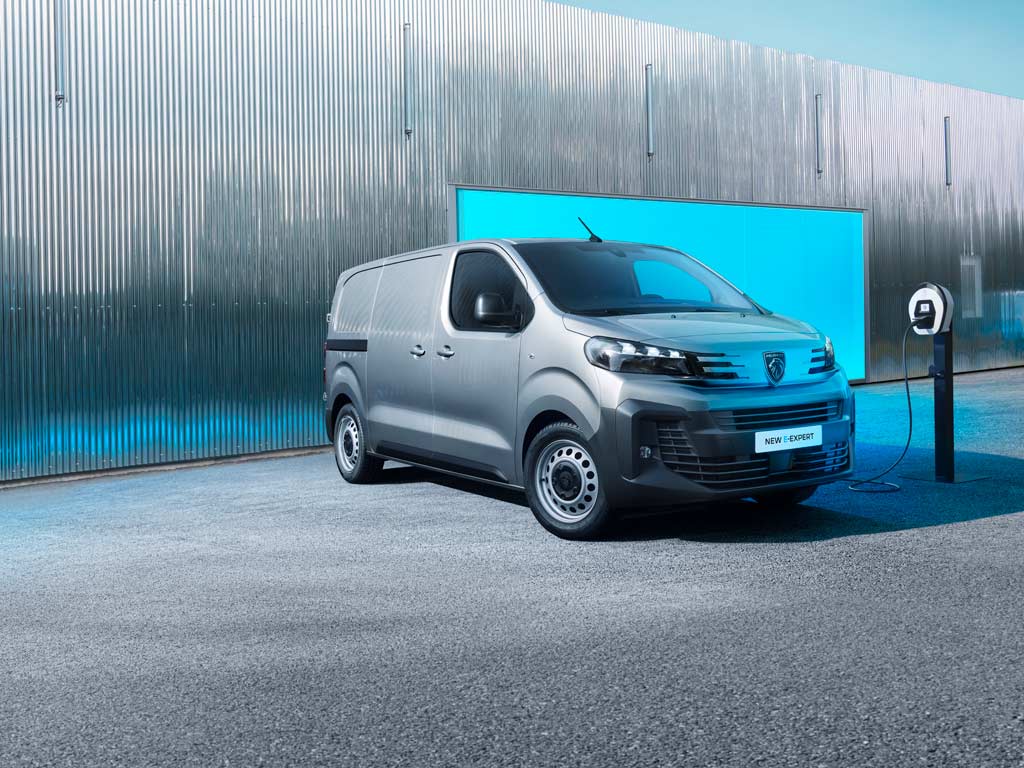 PEUGEOT E-EXPERT avec borne de recharge électrique