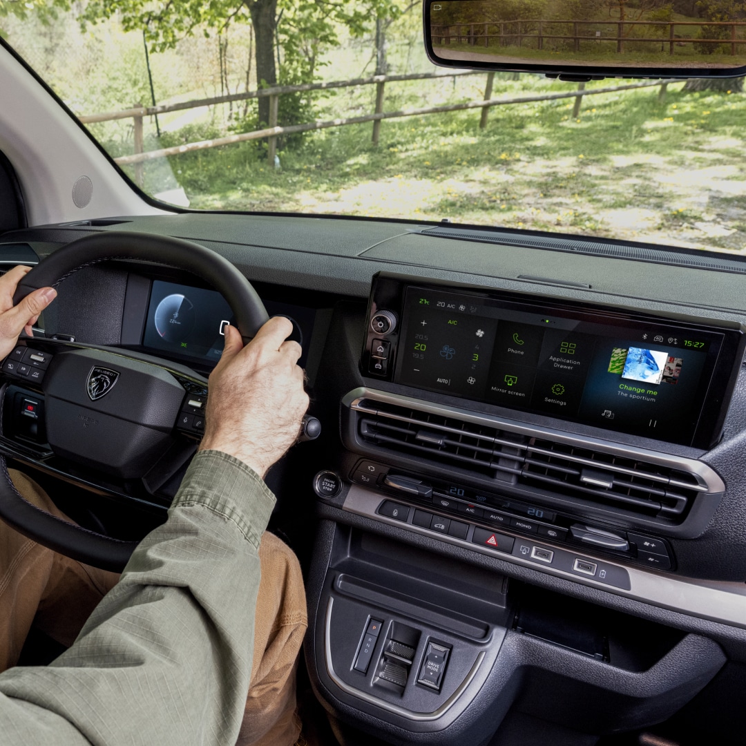 PEUGEOT Expert 10'' HD Central touchscreen