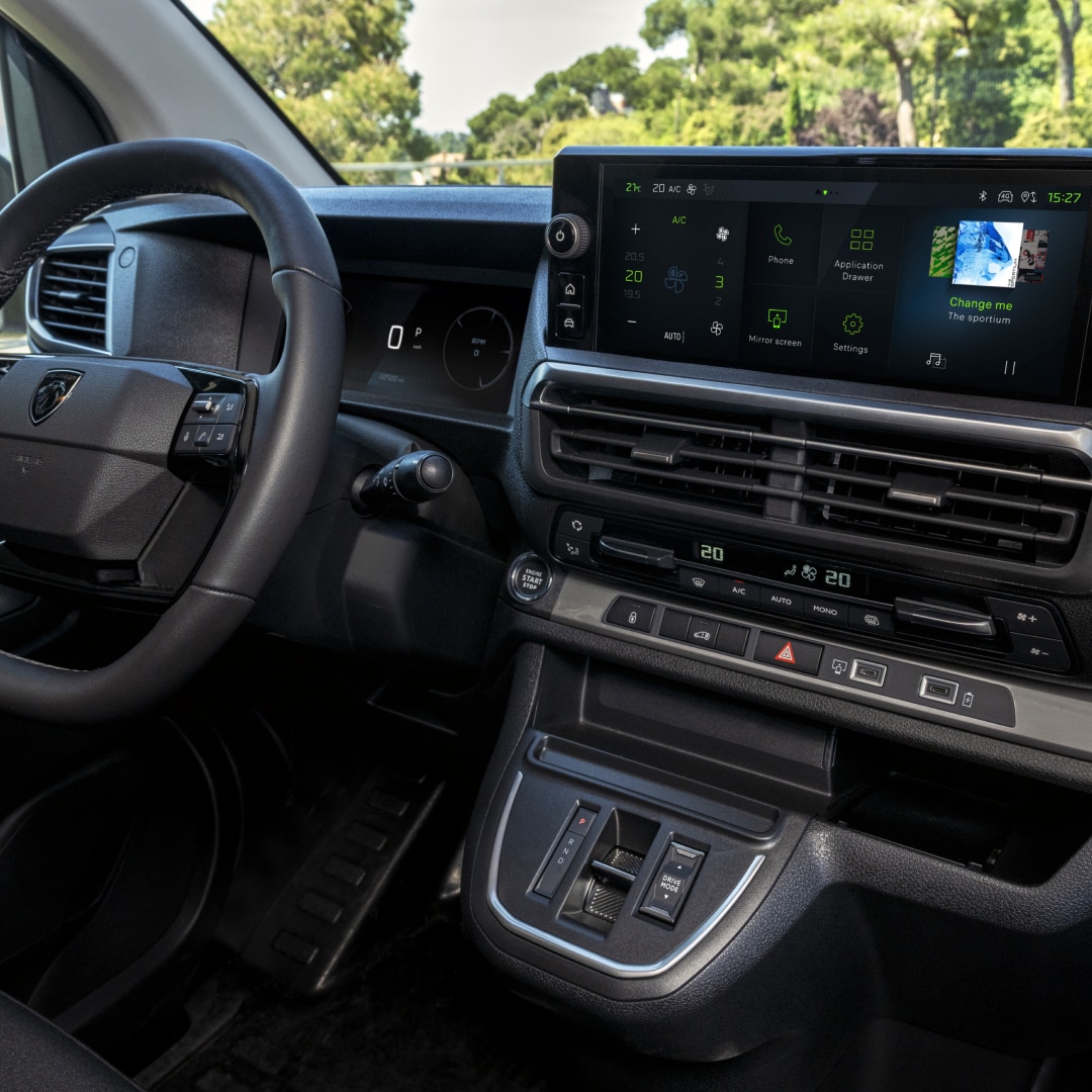 PEUGEOT Expert ergonomic cockpit