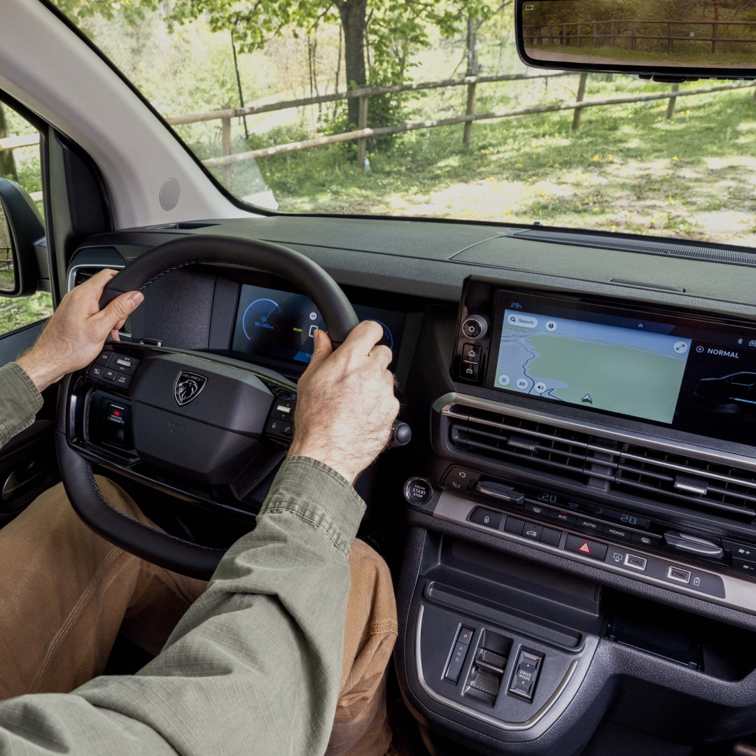 PEUGEOT E-Expert 10'' HD Central touchscreen