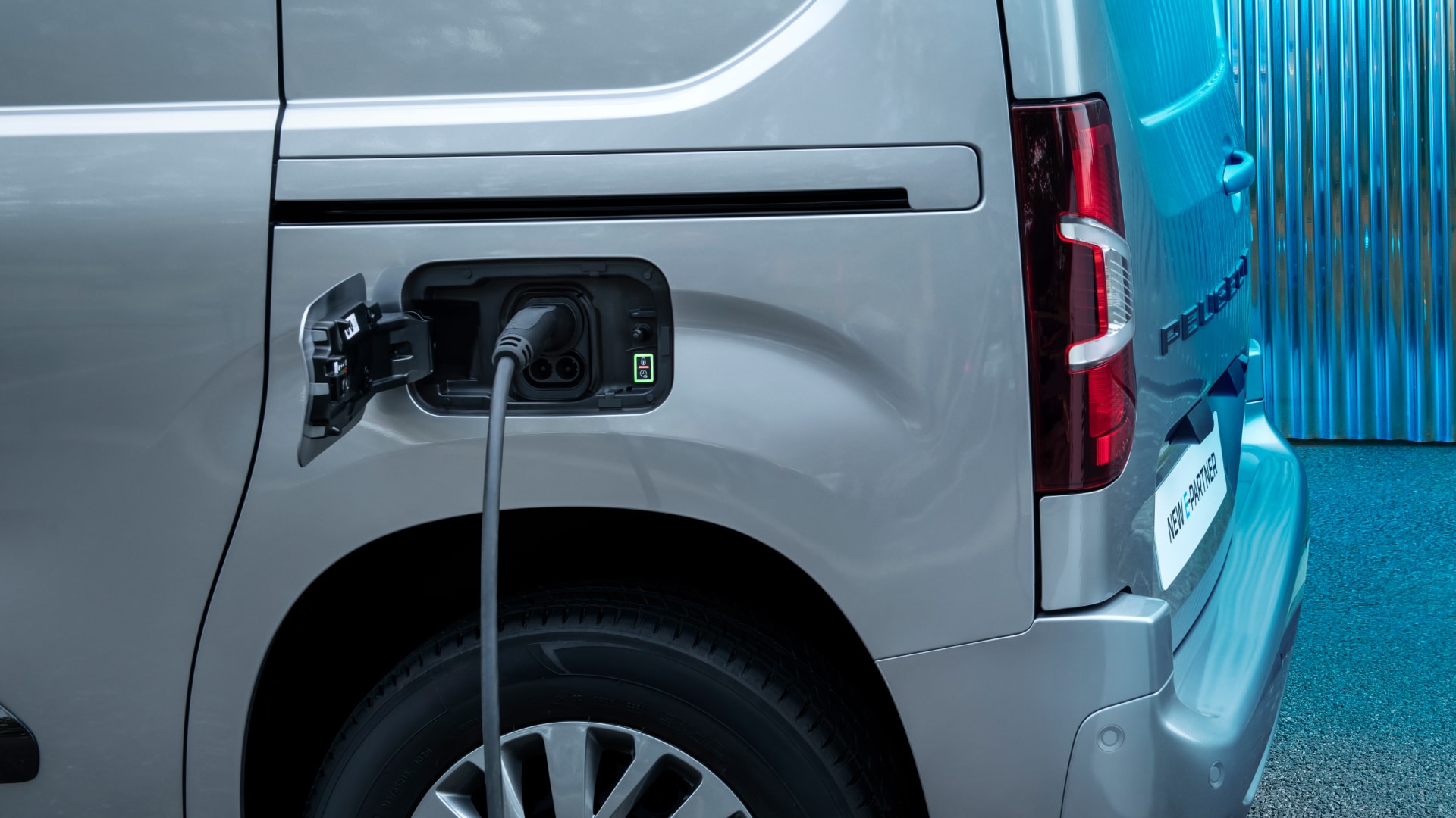 PEUGEOT E-Partner aan het opladen