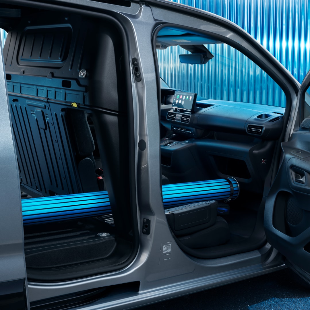 PEUGEOT E-Partner ingeladen met lange materialen
