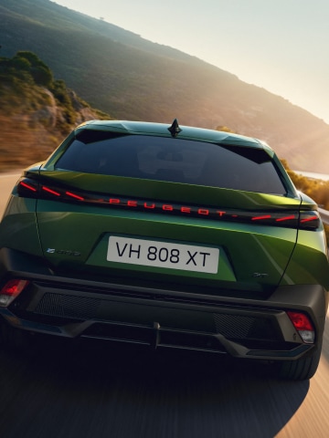 Nieuwe PEUGEOT E-408 achteraanzicht