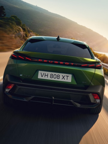 Nieuwe PEUGEOT E-408 achteraanzicht
